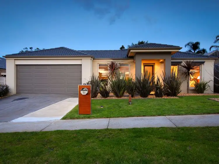 16 Rivendale Crescent, Drouin VIC 3818