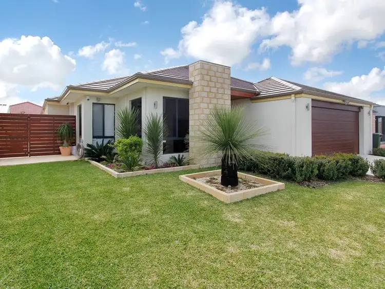 24 Magnesia Road, Wattle Grove WA 6107