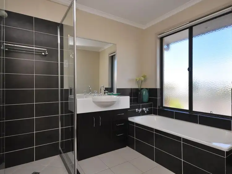 Fifth view of Homely house listing, 7 Galeff Place, Bolwarra Heights NSW 2320