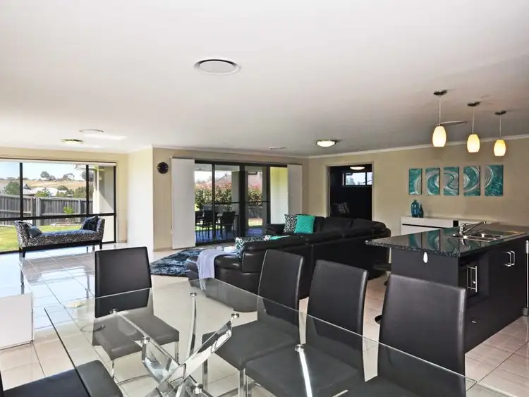 Second view of Homely house listing, 7 Galeff Place, Bolwarra Heights NSW 2320