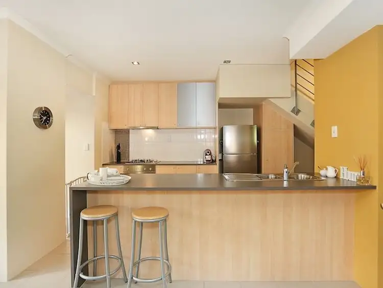 16/1 Mariners Cove Drive, Dudley Park WA 6210