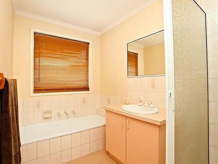 Fifth view of Homely house listing, 4 Annand Close, Cranbourne West VIC 3977