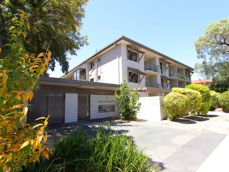 2/4 Comer Street, Como WA 6152