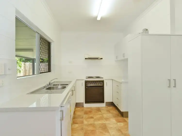 Third view of Homely semi-detached listing, 2/7 Ireland Crescent, Whitfield QLD 4870