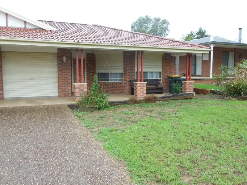 Main view of Homely house listing, 1/32 Pinewiew Circuit, Young NSW 2594