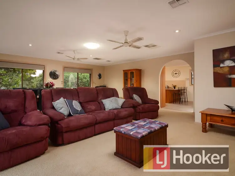 Fifth view of Homely house listing, 8 Thomas Court, Hallam VIC 3803