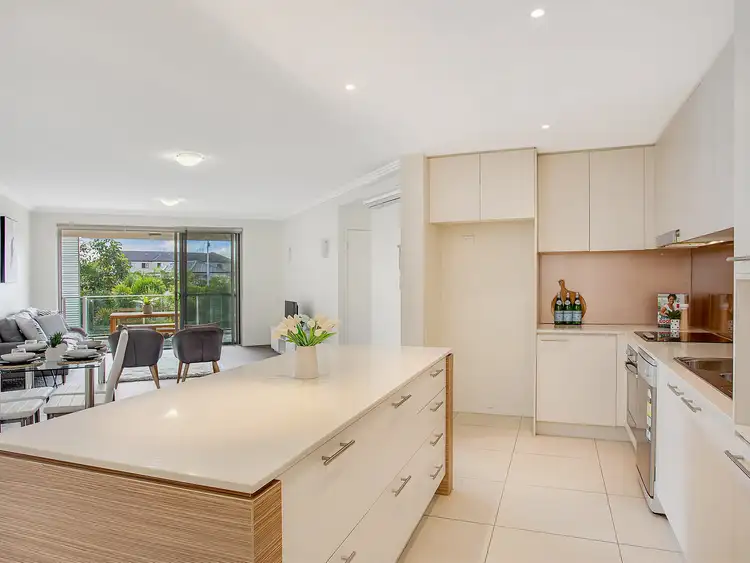 23/1 Lakefront Crescent, Varsity Lakes QLD 4227