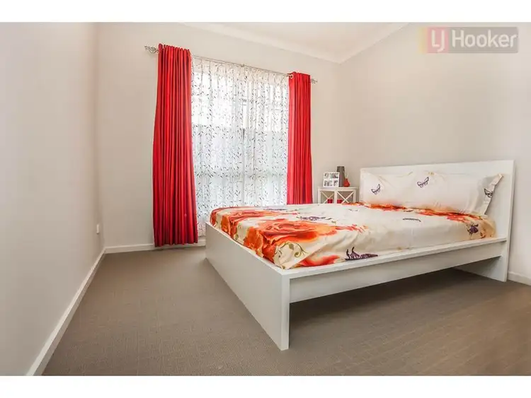Seventh view of Homely house listing, 8 Versant Drive, Craigieburn VIC 3064