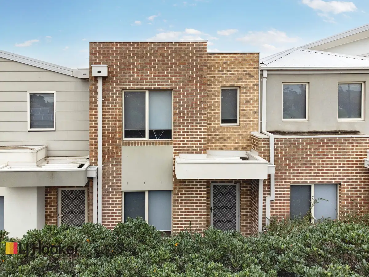 Main view of Homely townhouse listing, 16/1-11 Hyde Park Avenue, Craigieburn VIC 3064