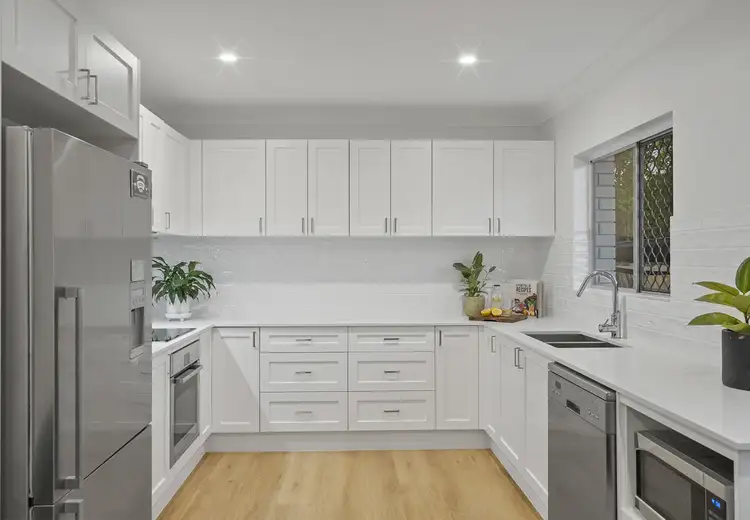 5 Pine Drive, Woodridge QLD 4114