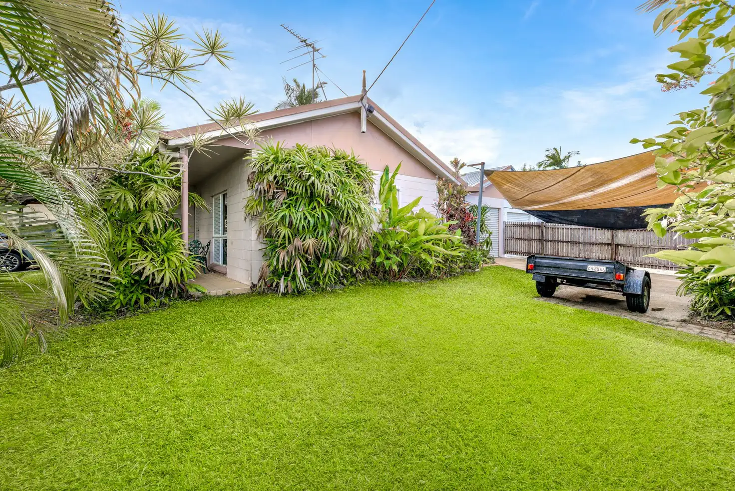 Main view of Homely semi-detached listing, 1/7 Ireland Crescent, Whitfield QLD 4870