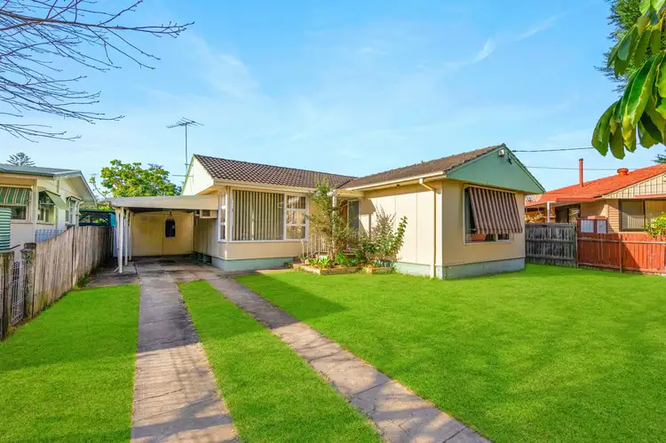 11 Solo Crescent, Fairfield NSW 2165