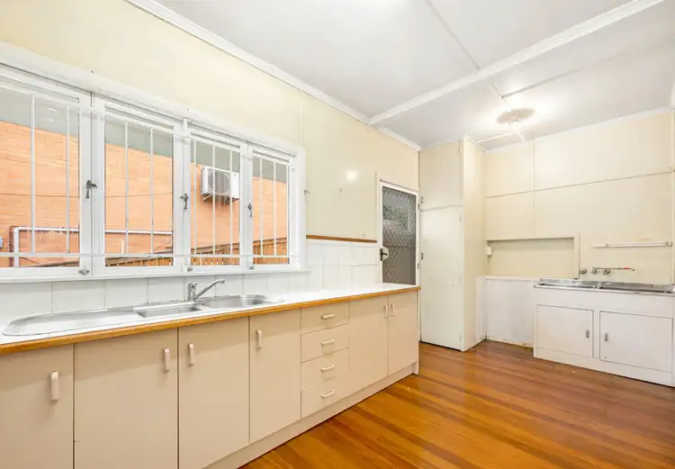 Sixth view of Homely house listing, 10 Allamanda Street, Fairfield QLD 4103