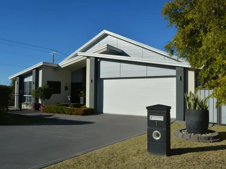 1 Ridgeview Road, Warwick QLD 4370