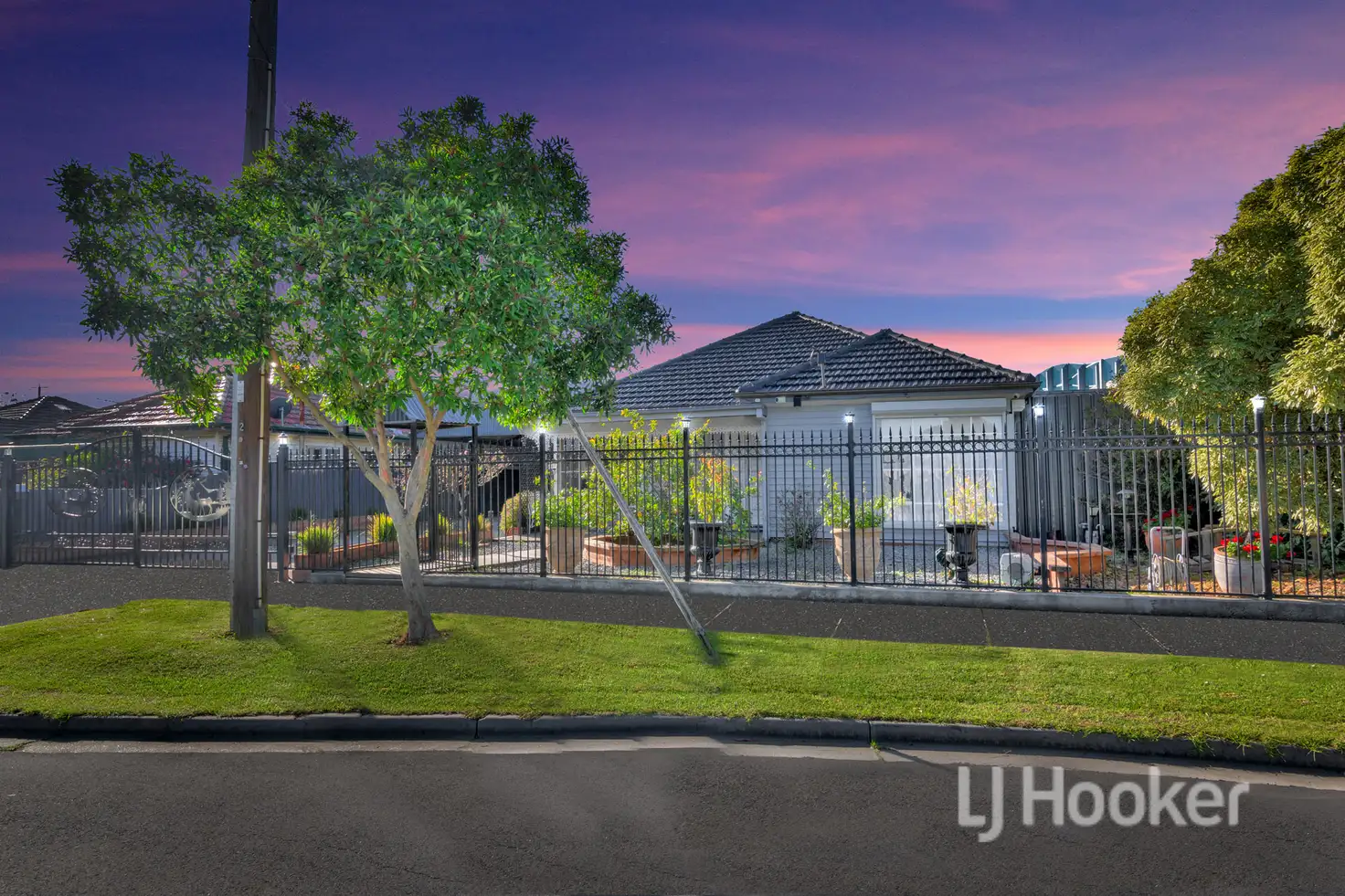 Main view of Homely house listing, 2 Houston Court, Brooklyn VIC 3012