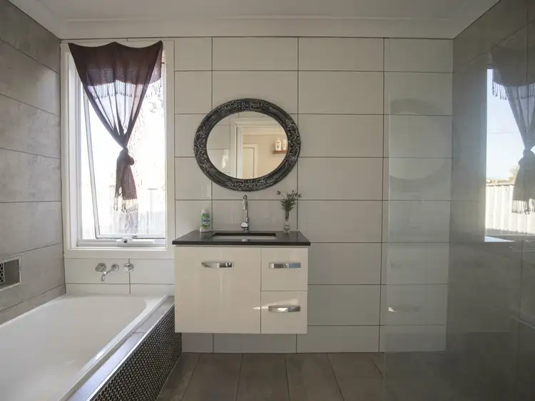 Sixth view of Homely house listing, 142 Merilba St, Narromine NSW 2821