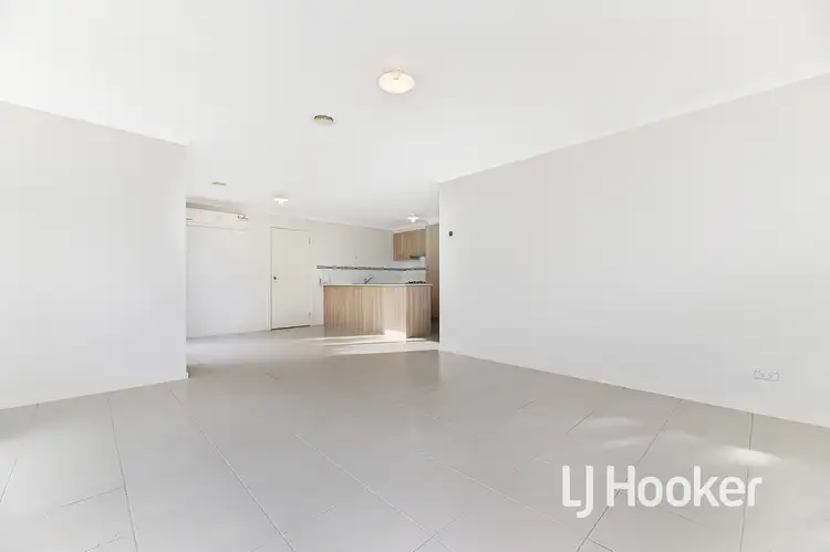 Fifth view of Homely unit listing, 9 Telford Circuit, Drouin VIC 3818