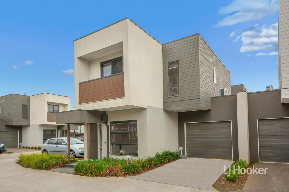 Main view of Homely townhouse listing, 3/12 Sturt Court, Officer VIC 3809