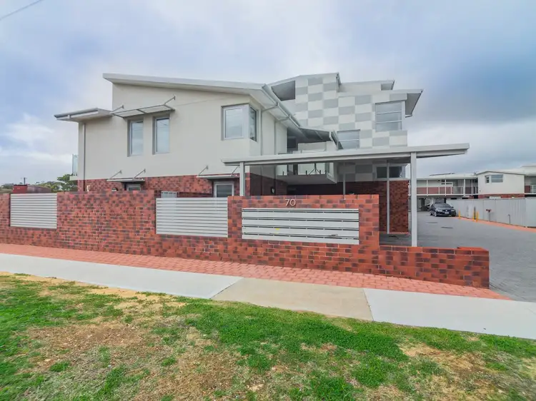 7/70 West Churchill Ave, Lake Coogee WA 6166