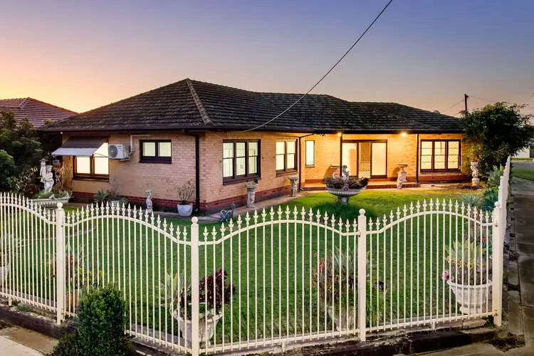 15 Stott Crescent, Brooklyn Park SA 5032