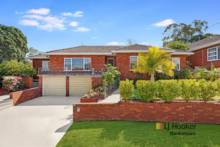 16 Gregory Crescent