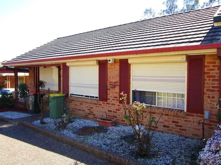 12 Derwent Pl, Bossley Park NSW 2176