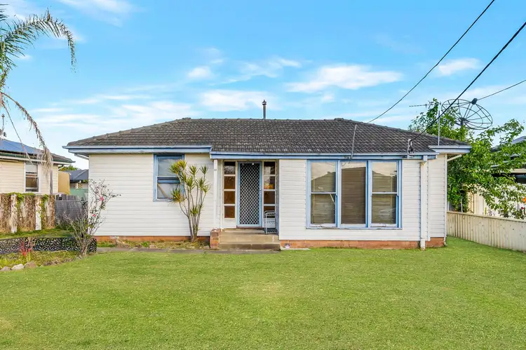 28 Crosby Crescent, Fairfield NSW 2165