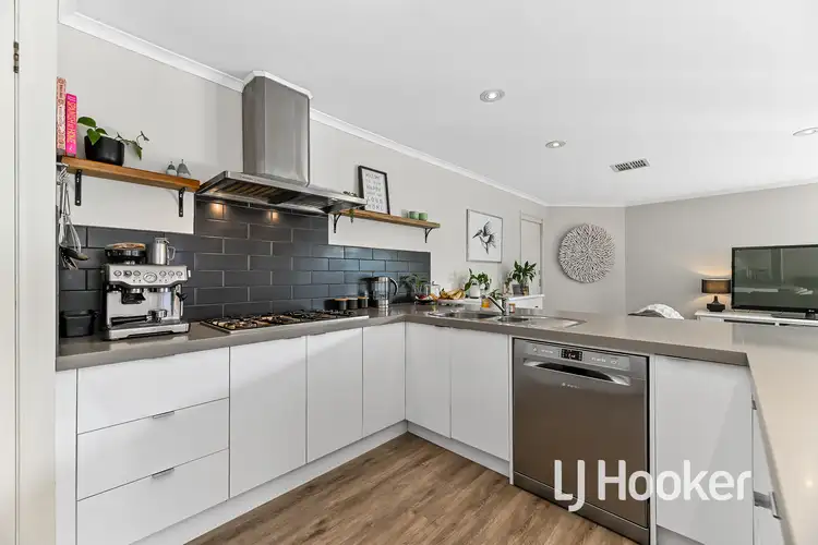 Sixth view of Homely house listing, 8 Somerset Court, Narre Warren South VIC 3805