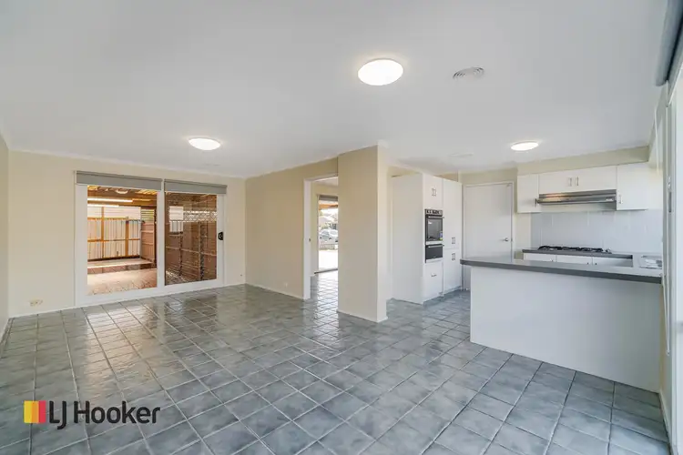 Third view of Homely house listing, 5 Tenby Court, Craigieburn VIC 3064