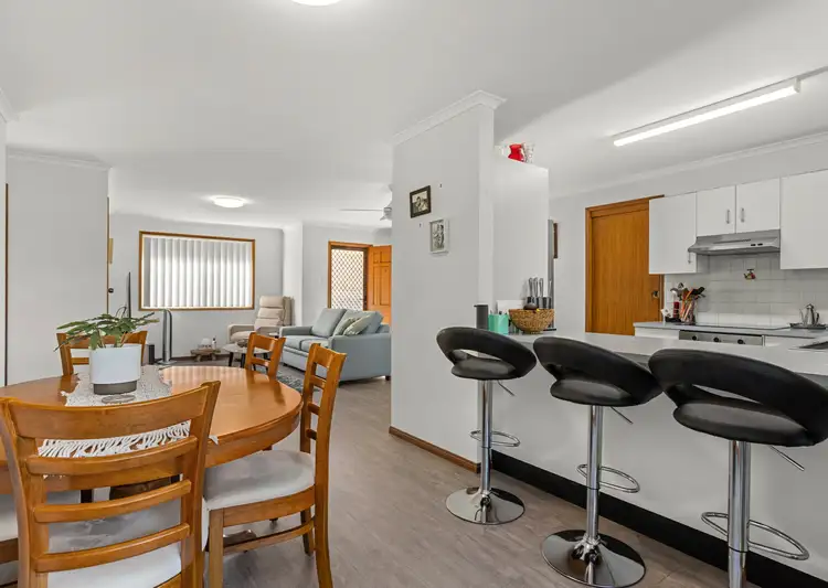 2/1 Casuarina Close, Old Bar NSW 2430