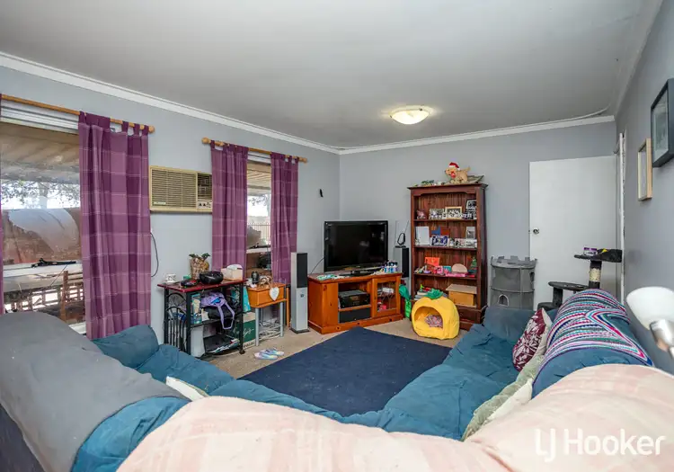 Sixth view of Homely house listing, 2 Kurrajong Way, Camillo WA 6111