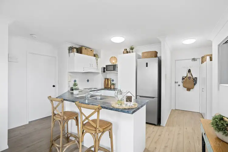27/10-12 Bath Street, Labrador QLD 4215