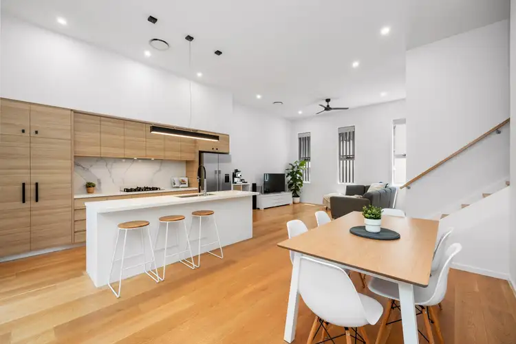 2/6 Stirrat Street, Coorparoo QLD 4151