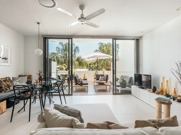 205/17 Bath Street, Labrador QLD 4215