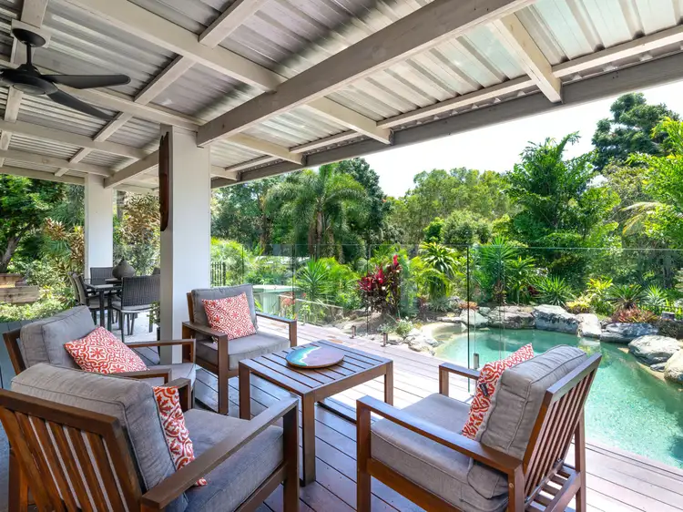 8 Finlay Crescent, Oak Beach QLD 4877