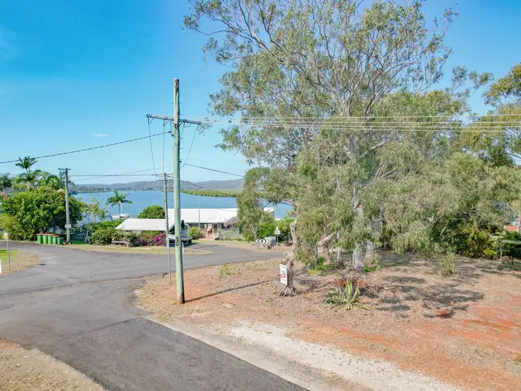 4 Aquamarine Pde, Russell Island QLD 4184