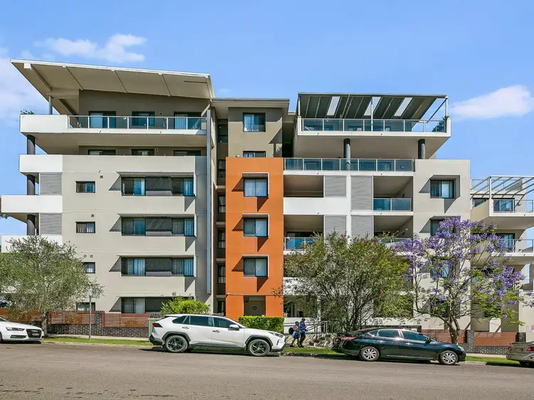 206/2-4 Amos Street