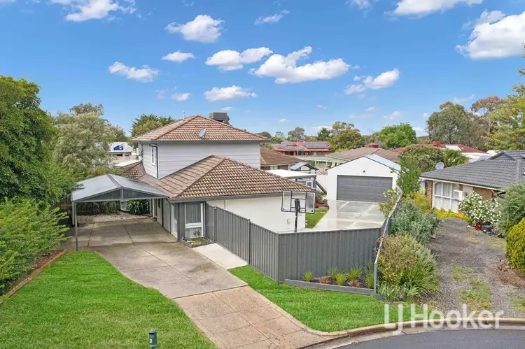 2 Patricia Place, Melton West VIC 3337