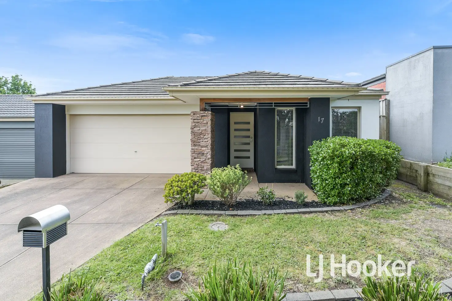 Main view of Homely house listing, 17 Kimberley Grove, Pakenham VIC 3810