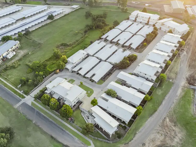 Main view of Homely unit listing, Unit 4/6 Sullivan Street, Emerald QLD 4720