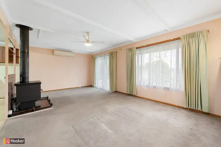 Fifth view of Homely house listing, 15 Christopher Court, Lakes Entrance VIC 3909
