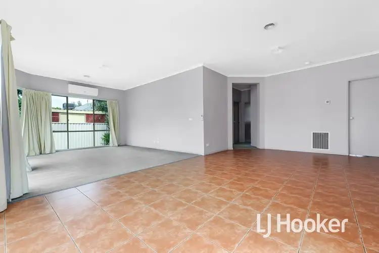 Sixth view of Homely house listing, 8 St Leonard Way, Pakenham VIC 3810