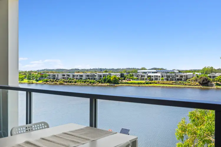 1307/65 Varsity Parade