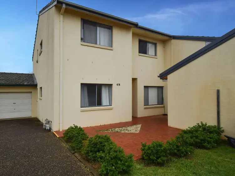Unit 4/4 Old Barracks Lane, Young NSW 2594