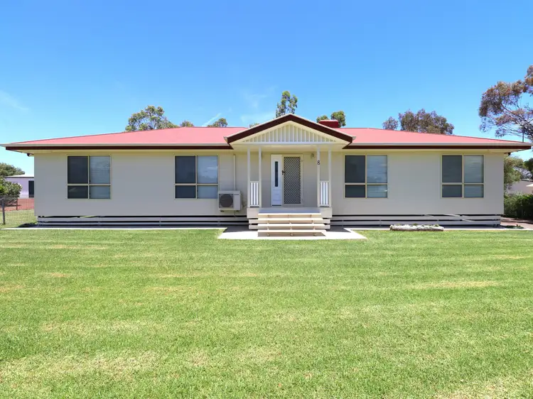 8 Baker Finch Crescent, Roma QLD 4455
