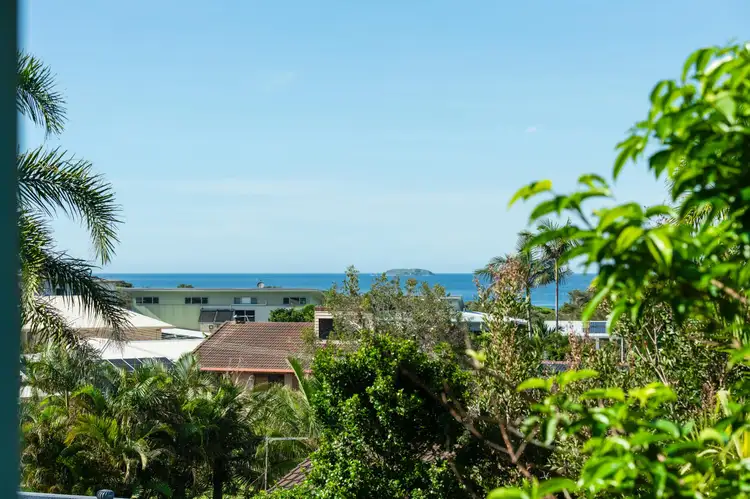 42 Dammerel Crescent, Emerald Beach NSW 2456