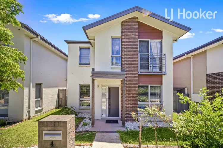 4 Glider Ave, Middleton Grange NSW 2171