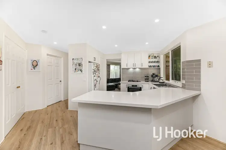 Fifth view of Homely house listing, 10 Darling Court, Hampton Park VIC 3976