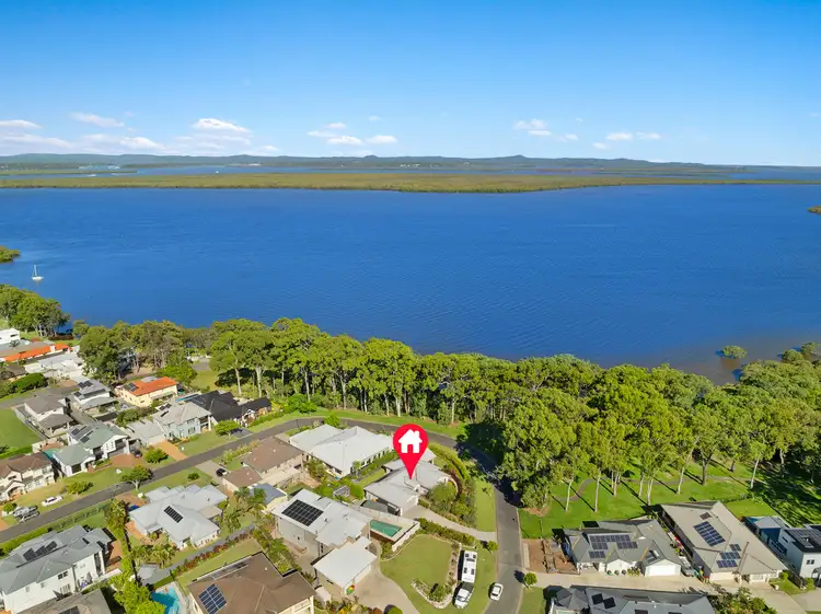 11 Sandy Cove Place, Redland Bay QLD 4165