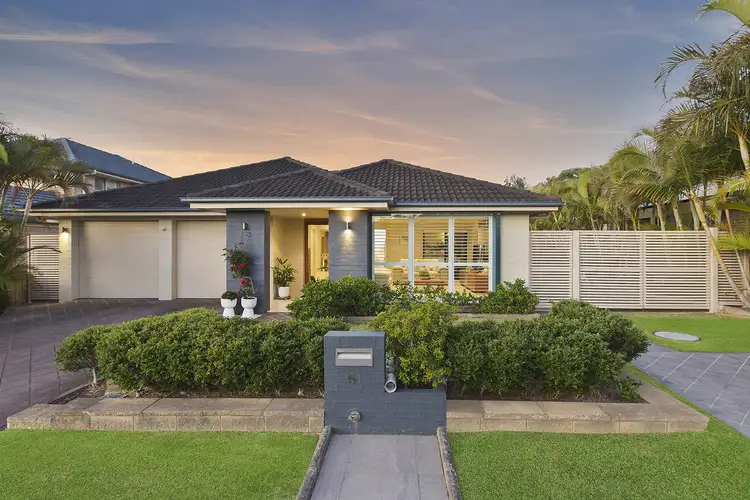 51 Bataan Circuit, Bateau Bay NSW 2261